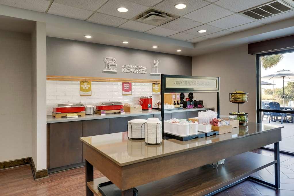 Hampton Inn モートリー レストラン 写真