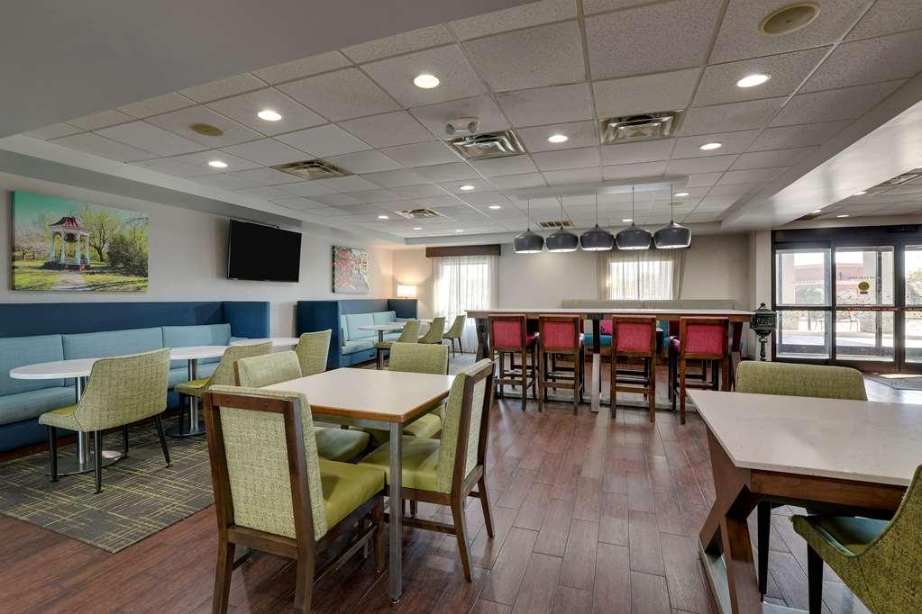 Hampton Inn モートリー レストラン 写真