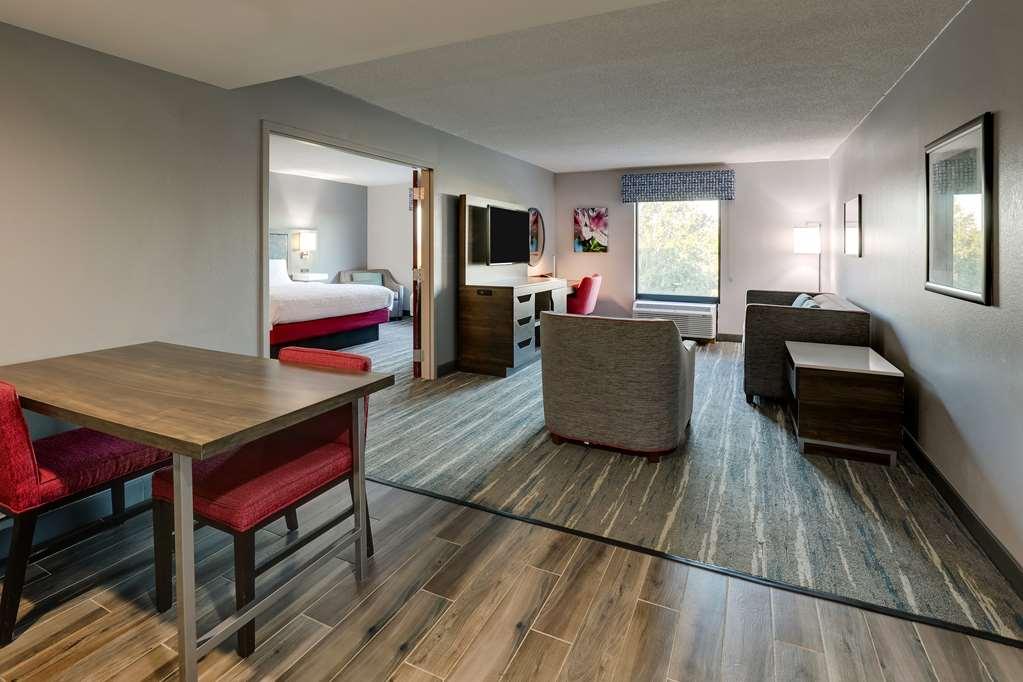Hampton Inn モートリー 部屋 写真